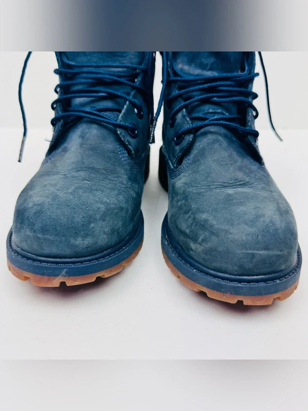 Timberland Kid's Waterproof Boots in navy blue. Nubuck Leather. Boys size 4.